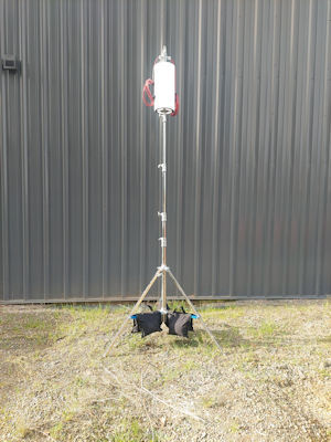 moonglo-contractors-light-tripod-with-sandbags