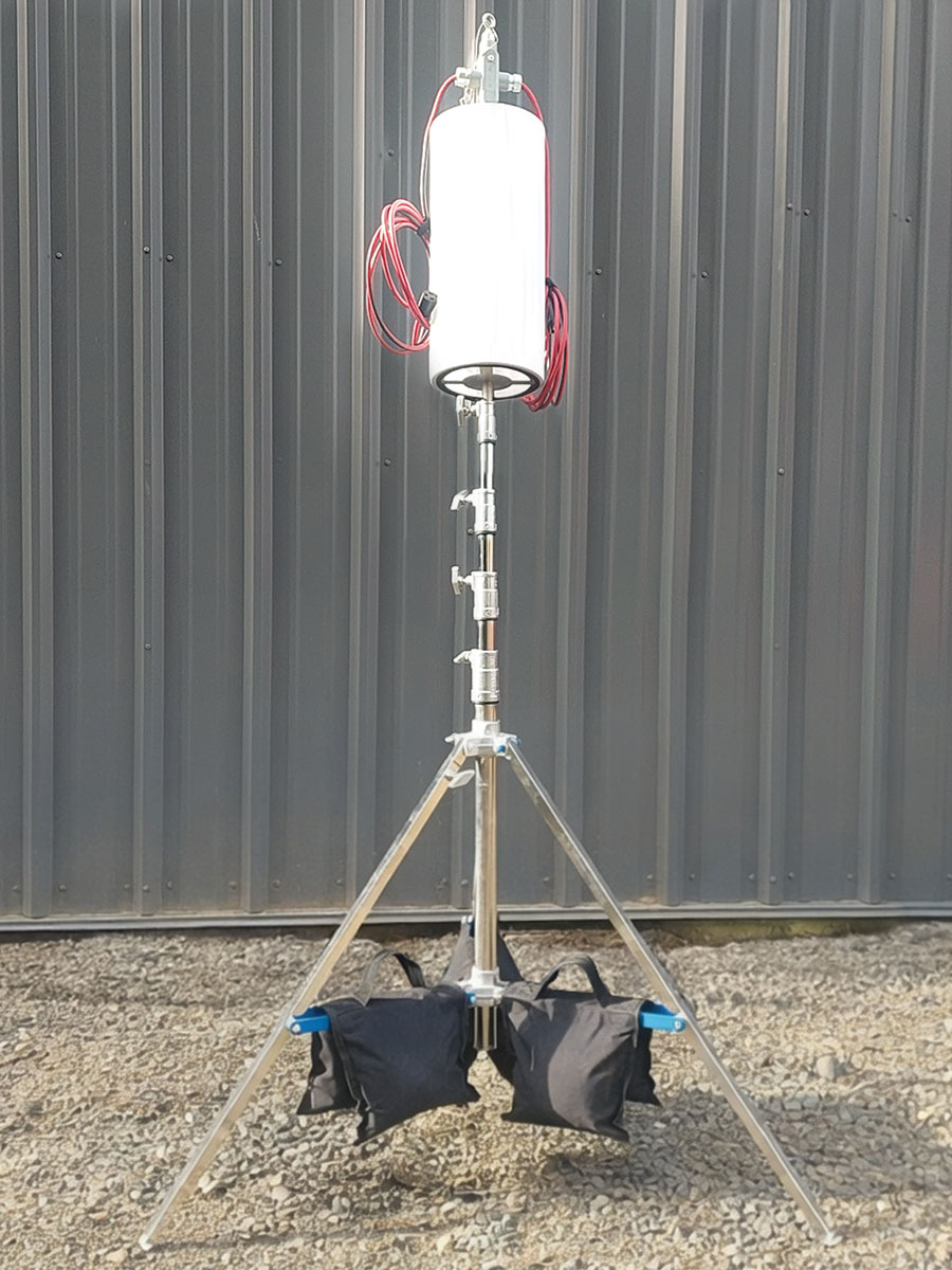 moonglo-tripod-package-contractors-light-with-sandbags-short